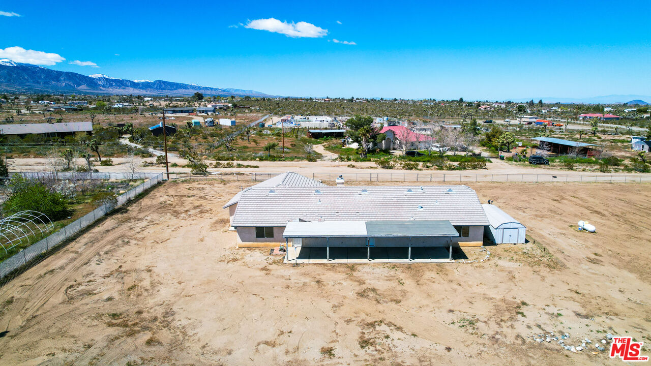 11635 Lebec Road Phelan, CA 92371 - Photo 4 of 35 a view of a city