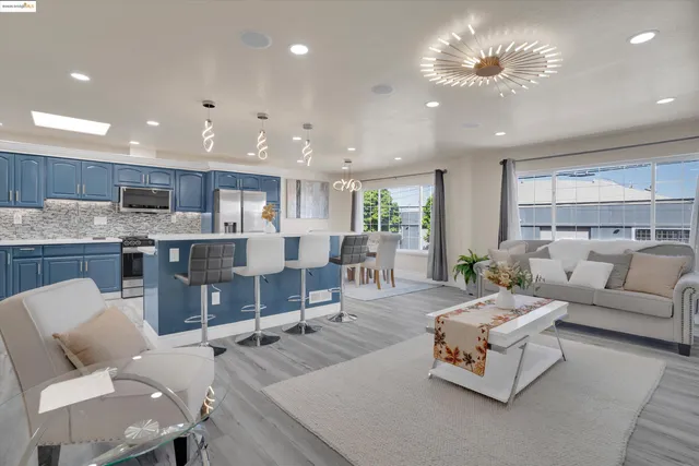 $1,082,500 | 1247 Fitzgerald Avenue, San Francisco, CA 94124