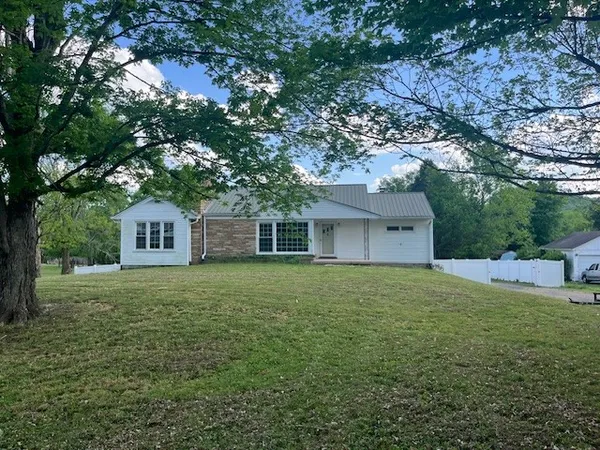 $2,300 | 325 Murfreesboro Road, Woodbury, TN 37190