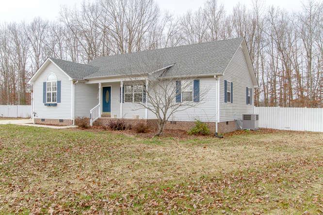 515 West Doak Road Manchester, TN 37355 - Photo 1 of 29 Sweet 3 bedroom Ranch!