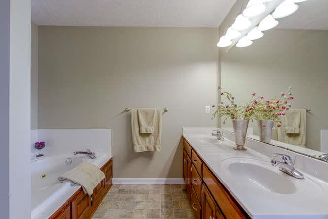 515 West Doak Road Manchester, TN 37355 - Photo 13 of 29 Double Vanities