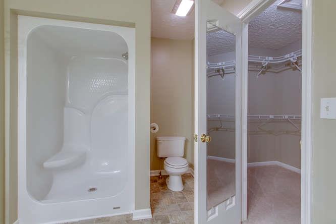 515 West Doak Road Manchester, TN 37355 - Photo 15 of 29 large walk in closet