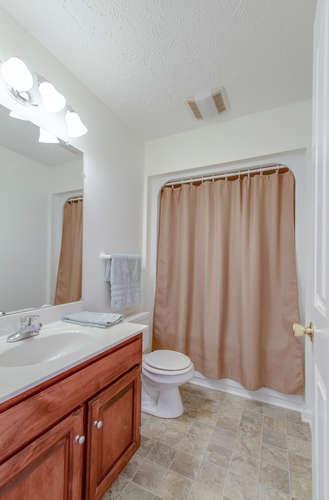 515 West Doak Road Manchester, TN 37355 - Photo 17 of 29 2nd full bathroom