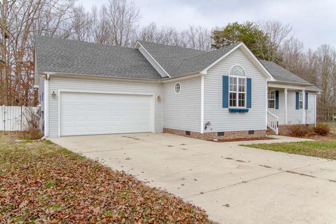 515 West Doak Road Manchester, TN 37355 - Photo 3 of 29 2 car garage and concrete driveway