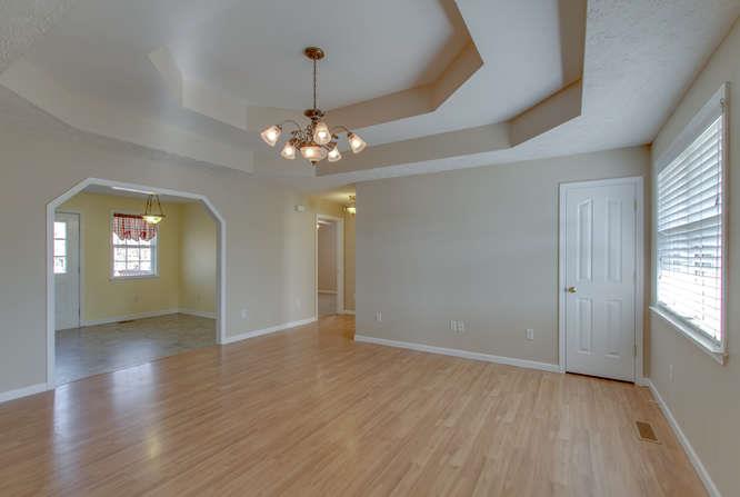 515 West Doak Road Manchester, TN 37355 - Photo 4 of 29 Tray ceiling living with laminate flooring