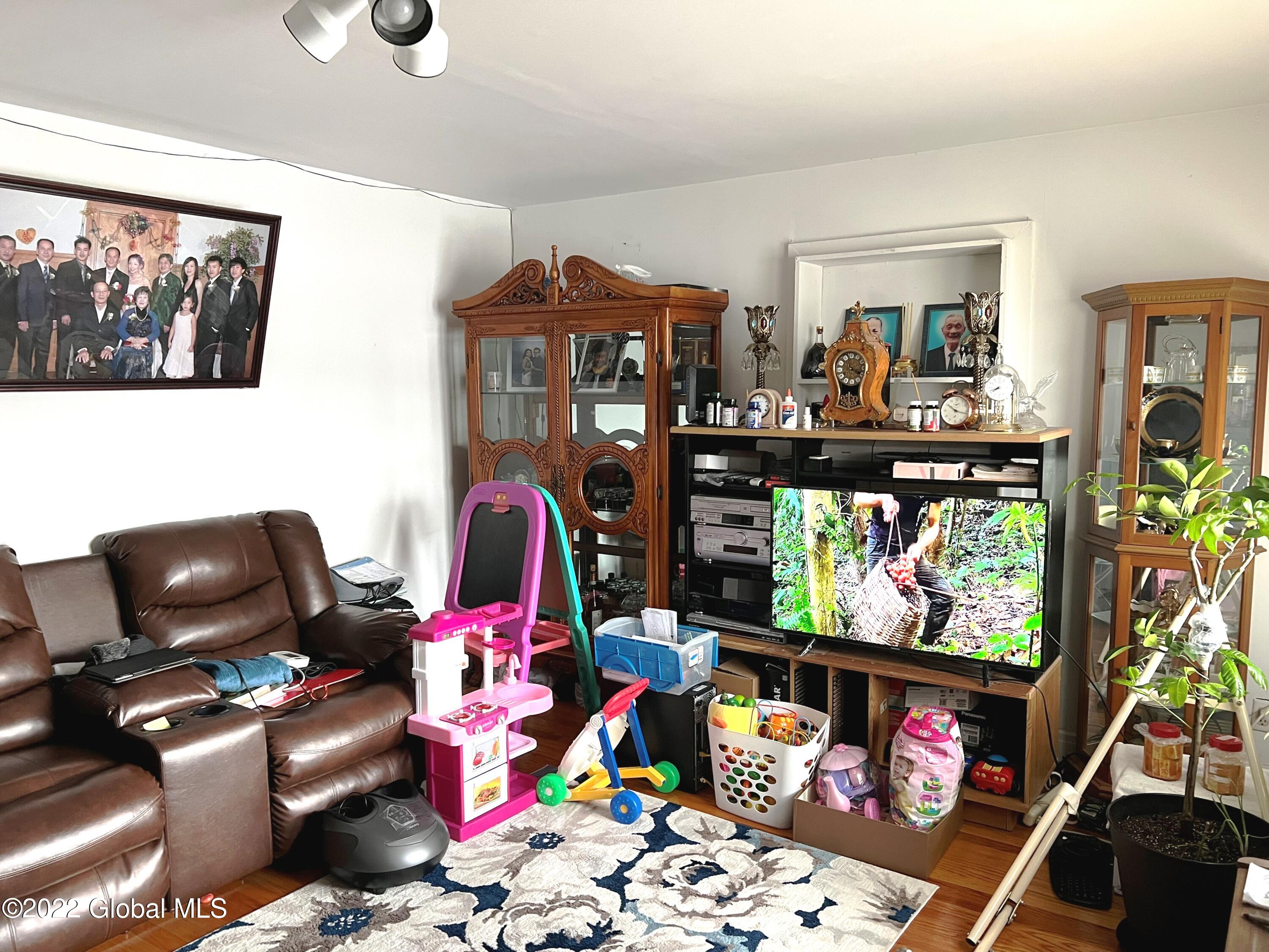 1825 Curry Road Rotterdam, NY 12306 - Photo 4 of 48 IMG_0548