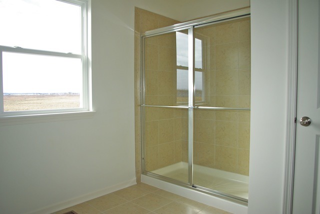 681 Ridgeview Lane Sugar Grove, IL 60554 - Photo 12 of 19 a bathroom with a glass shower door