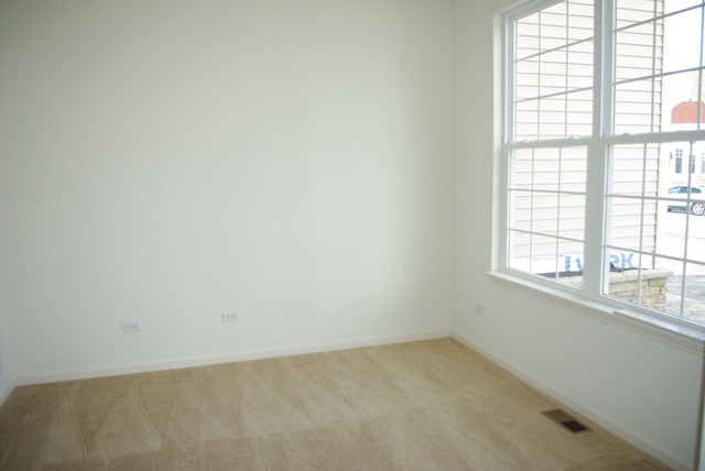 681 Ridgeview Lane Sugar Grove, IL 60554 - Photo 4 of 19 an empty room with a window