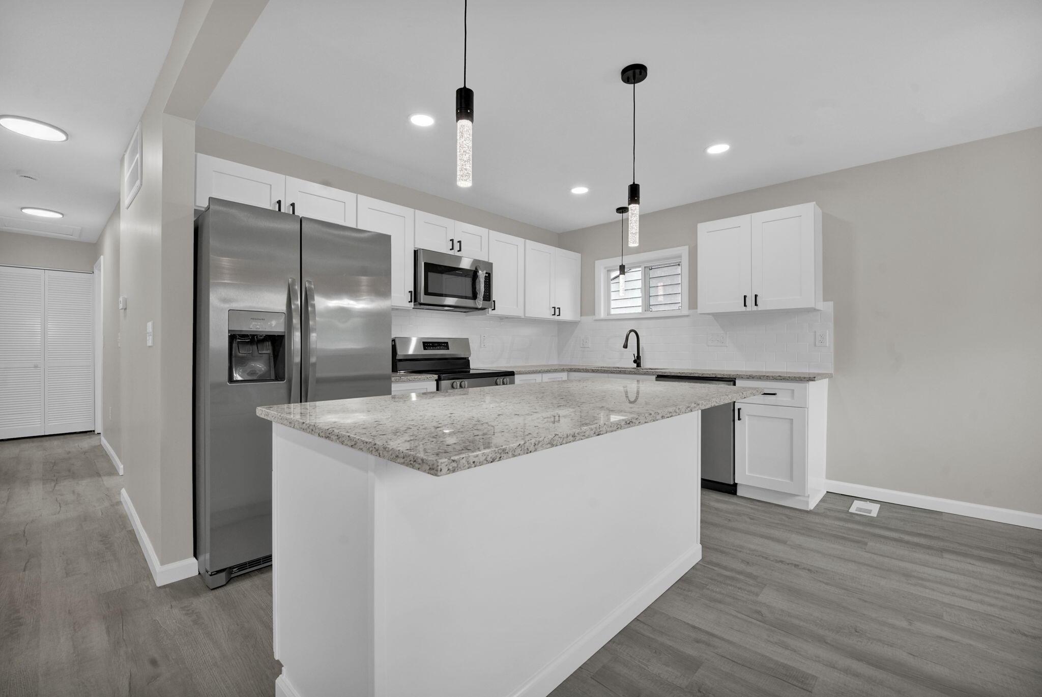 3845 Rutledge Drive Hilliard, OH 43026 - Photo 13 of 49 Kitchen Isalnd