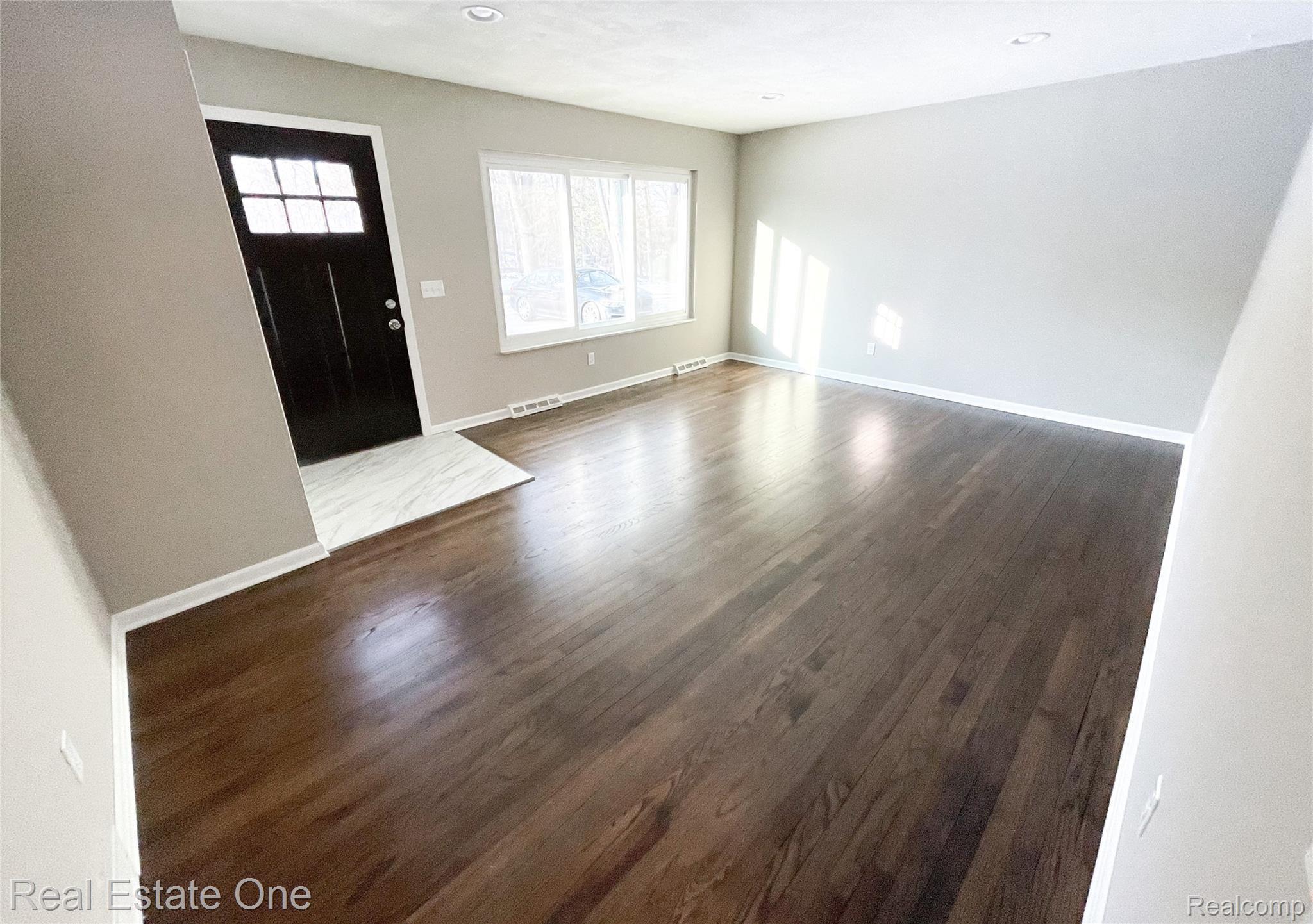 2222 Cole Road Lake Orion, MI 48362 - Photo 8 of 25 8.jpeg