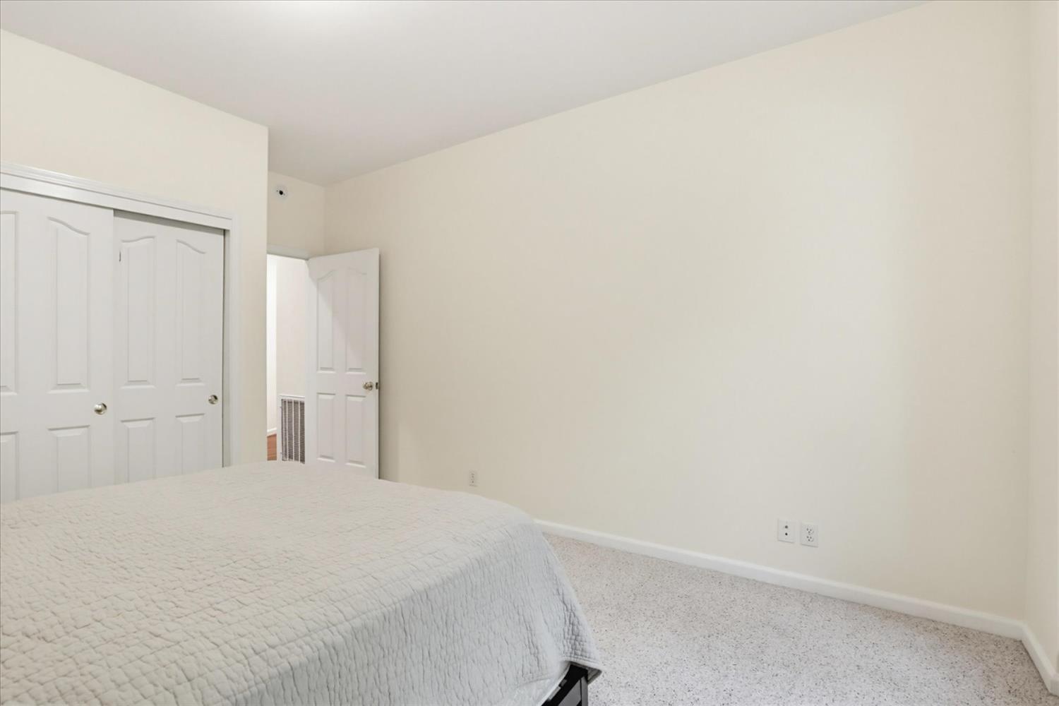 14517 North Bloomfield Road Nevada City, CA 95959 - Photo 37 of 78 a bedroom with a bed and a window