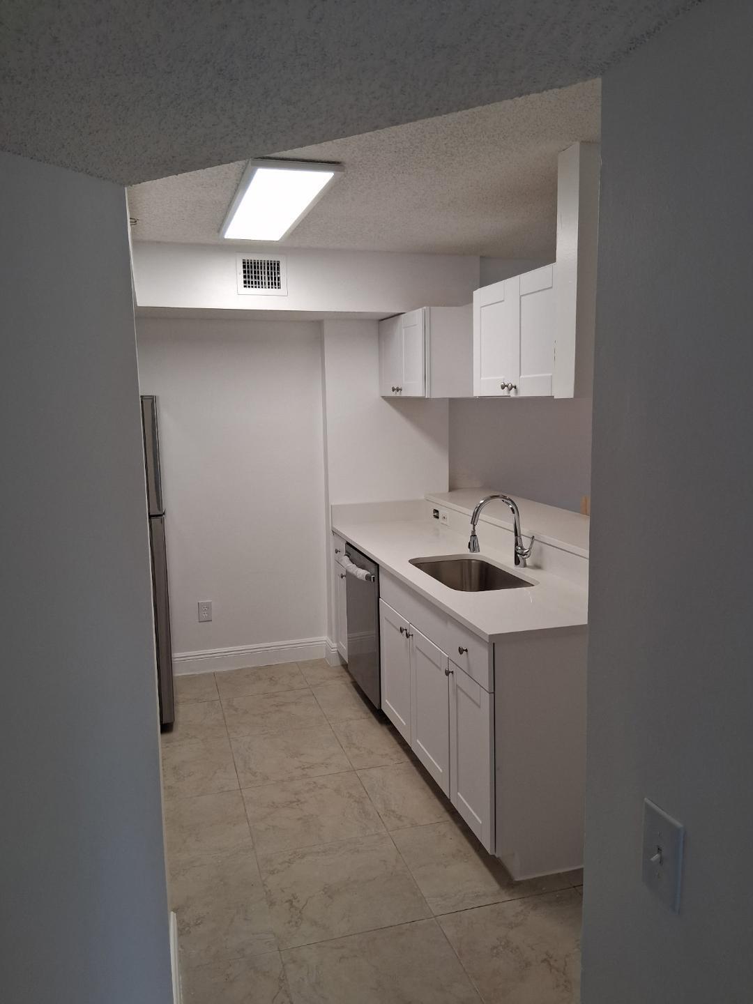 460 South Park Road, Unit 6207 Hollywood, FL 33021 - Photo 3 of 4 Kitchen2