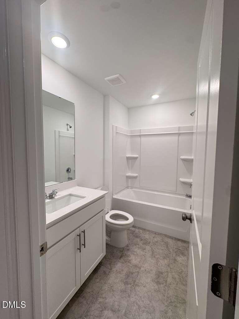 933 Glowing Star Lane Fuquay-Varina, NC 27526 - Photo 30 of 40 WhatsApp Image 2025-12-09 at 10.35.55 PM