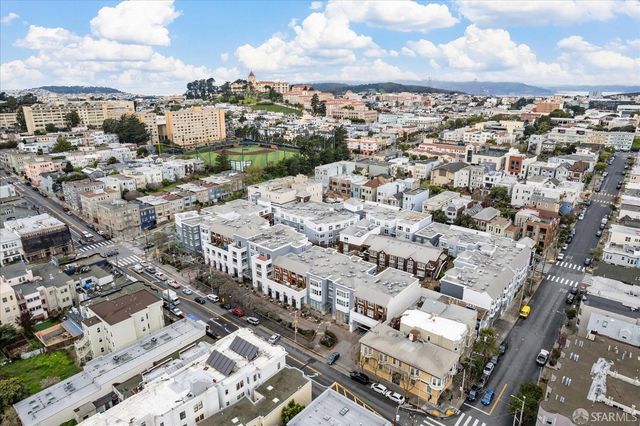 a view of a fountain in front of a building