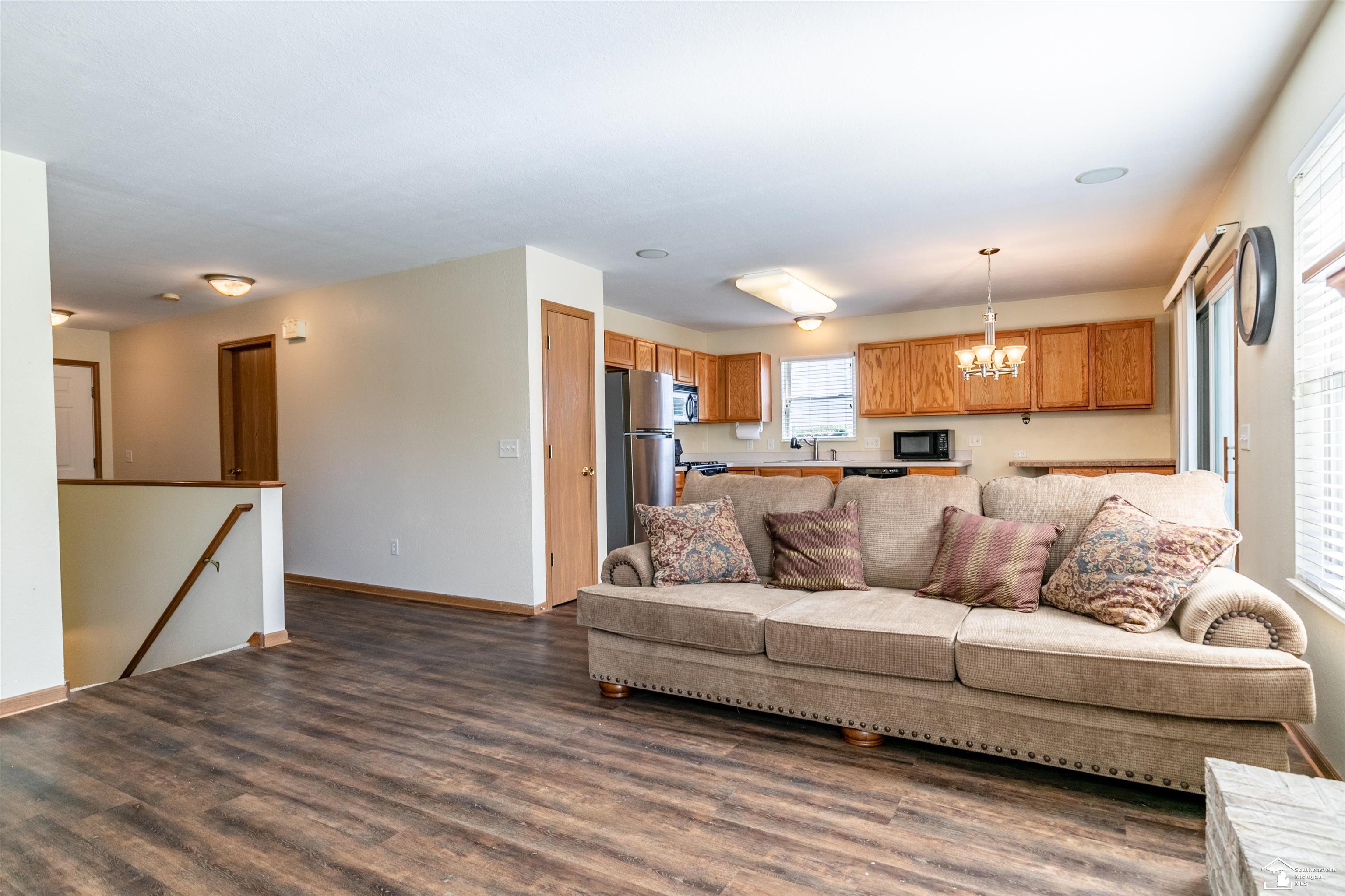833 Hunting Creek Road Temperance, MI 48182 - Photo 8 of 40 50092387-7.JPG