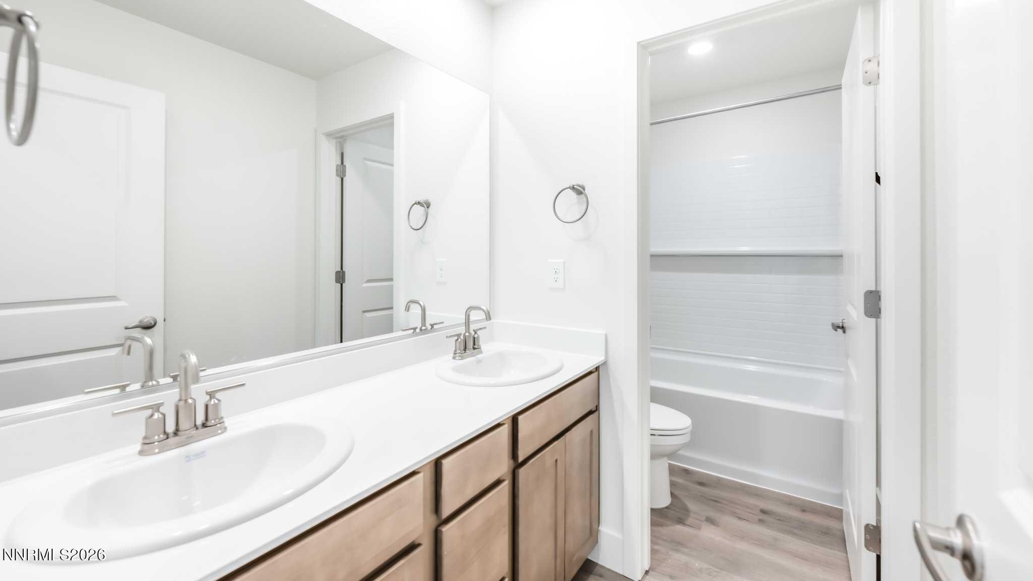 3609 George Sullivan Parkway Reno, NV 89512 - Photo 25 of 28 Secondary Bathroom