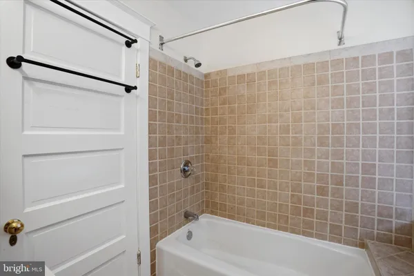 $3,300 | 220 North Orange Street, Media, PA 19063