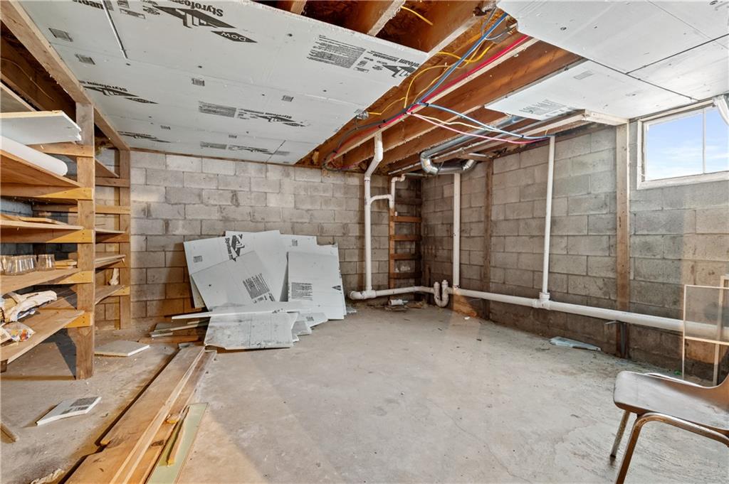 1575 Windows Road Smicksburg, PA 16256 - Photo 35 of 35 a view of a room with gym equipment