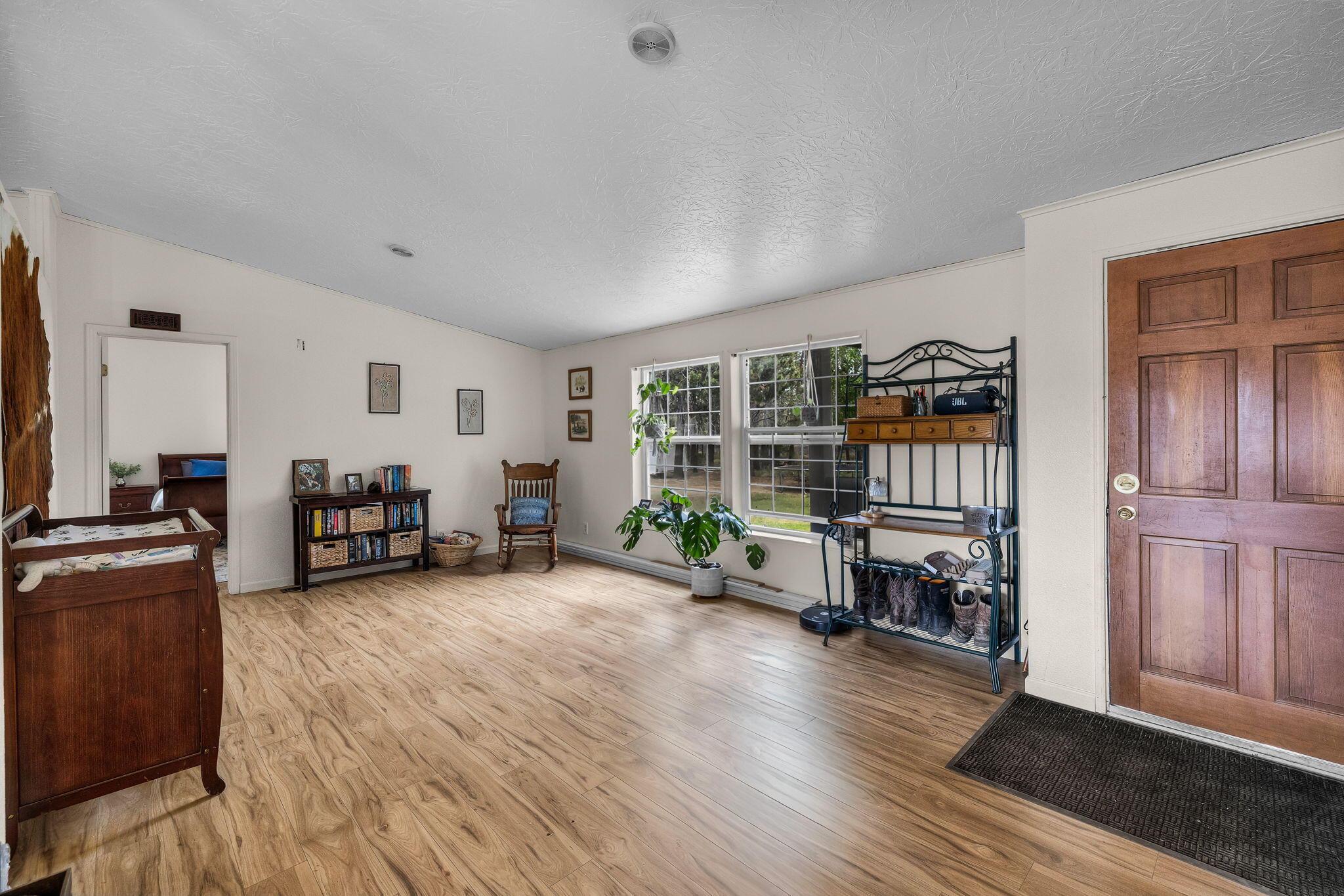 151772 Beal Road La Pine, OR 97739 - Photo 17 of 35 2nd Living Area/Entry