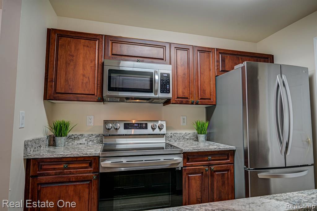 3578 Oakmonte Boulevard, Unit 96 Rochester, MI 48306 - Photo 19 of 47