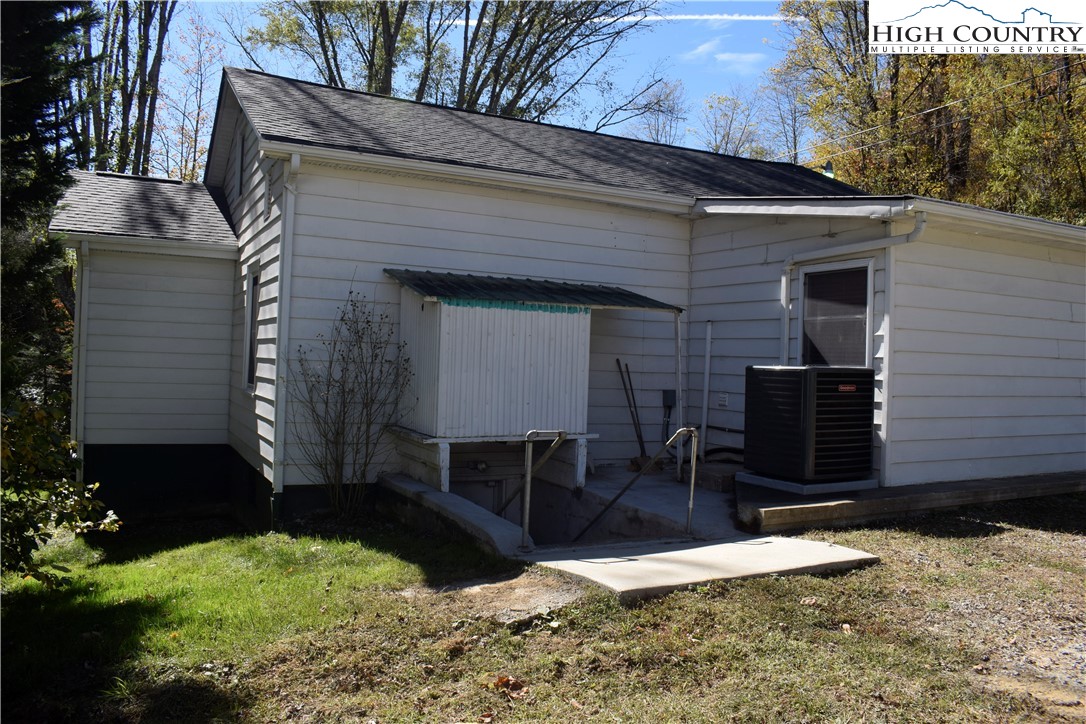 336 Willowdale Church Road Vilas, NC 28692 - Photo 23 of 35 a front view of a house with a yard