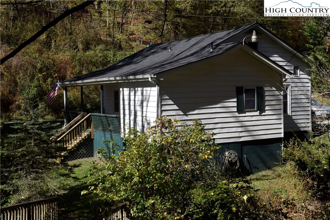 336 Willowdale Church Road Vilas, NC 28692 - Photo 24 of 35 a backyard of a house with lots of green space