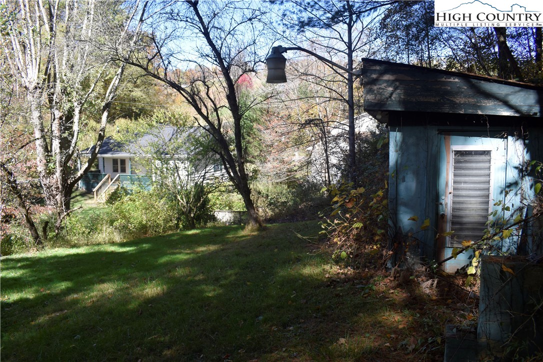 336 Willowdale Church Road Vilas, NC 28692 - Photo 30 of 35 a backyard of a house with lots of green space