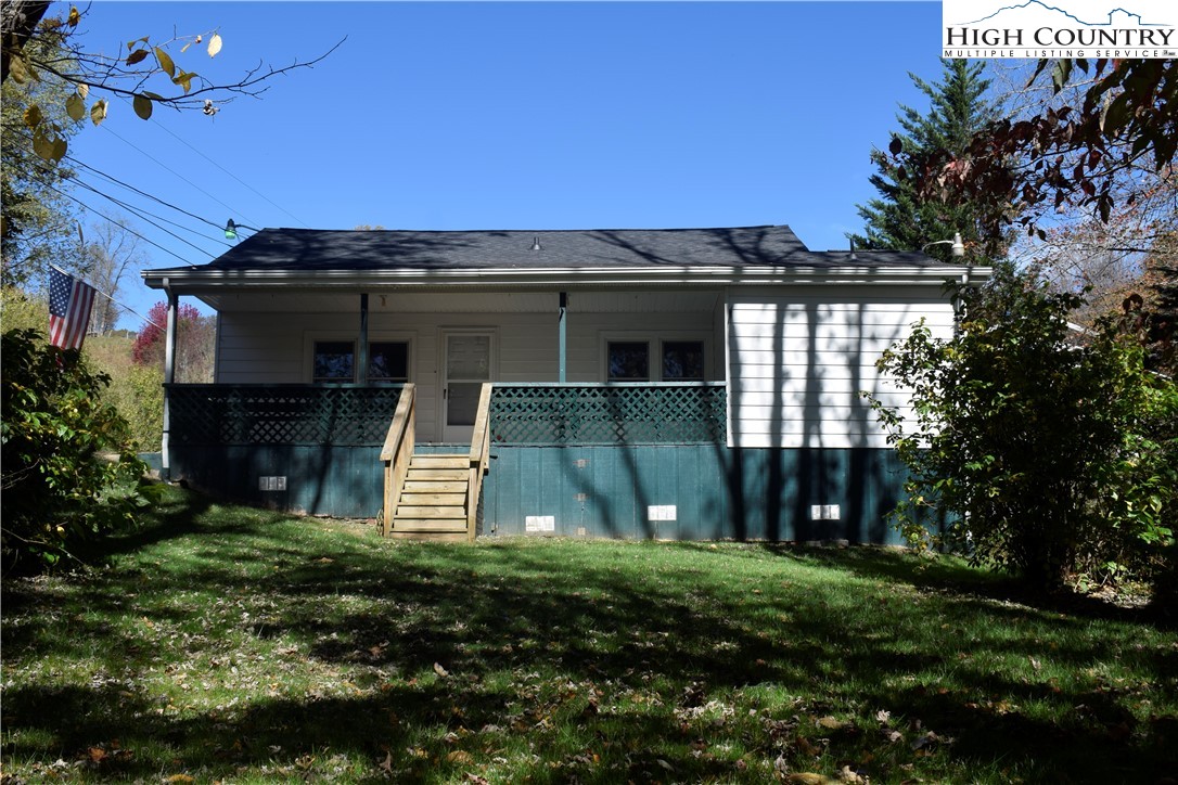 336 Willowdale Church Road Vilas, NC 28692 - Photo 3 of 35 front view of a house