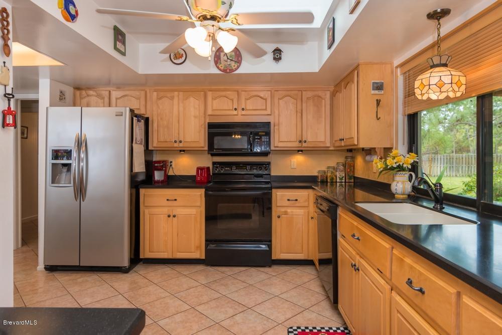 2740 Pomello Road Malabar, FL 32950 - Photo 7 of 18 Kitchen