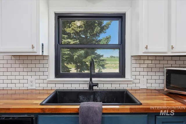 $505,000 | 2982 East 990 South, Hazelton, ID 83335