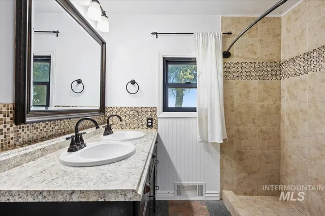 $505,000 | 2982 East 990 South, Hazelton, ID 83335