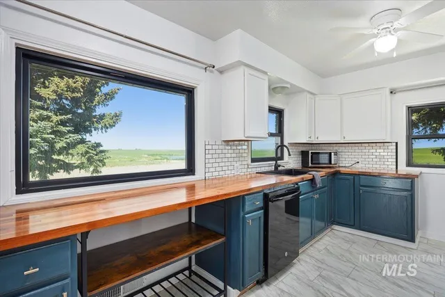 $505,000 | 2982 East 990 South, Hazelton, ID 83335