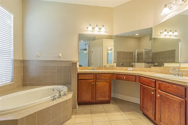 $3,000 | 20002 Heritage Point Drive, Tampa, FL 33647