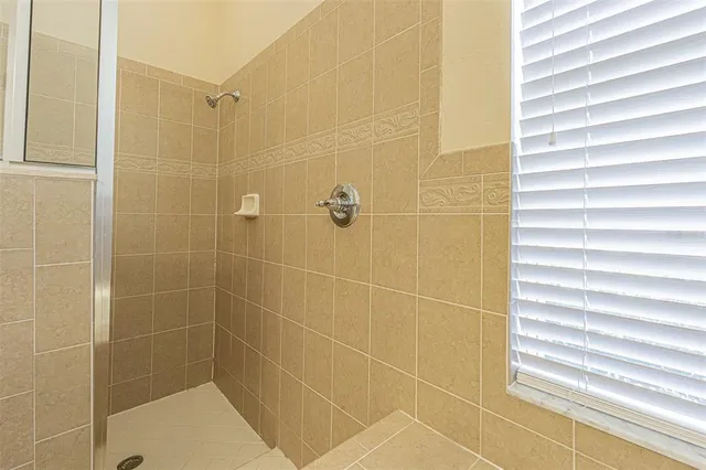 $3,000 | 20002 Heritage Point Drive, Tampa, FL 33647