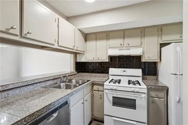 $2,000 | 752 Barnes Mill Trace Northeast, Marietta, GA 30062