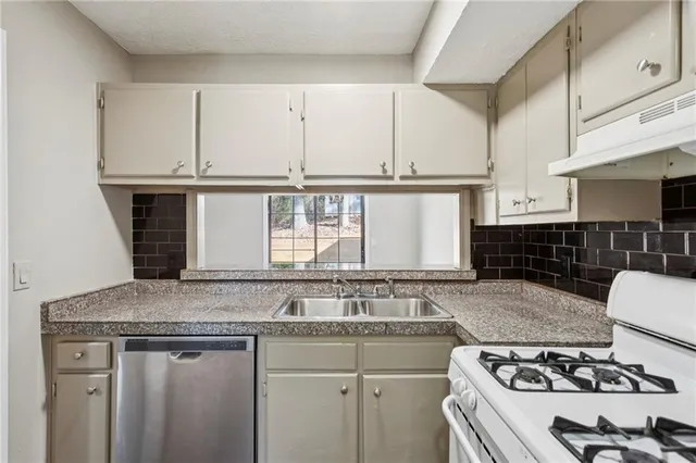 $2,000 | 752 Barnes Mill Trace Northeast, Marietta, GA 30062