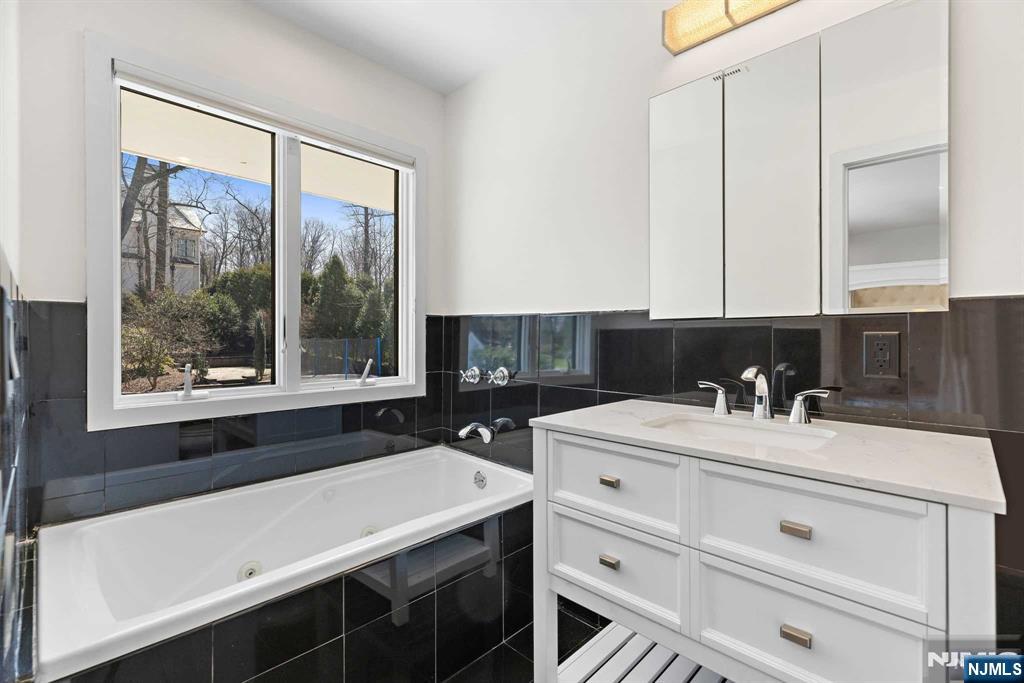 1 Hemlock Drive Cresskill, NJ 07626 - Photo 22 of 31