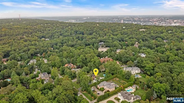 $3,799,000 | 1 Hemlock Drive, Cresskill, NJ 07626