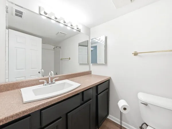 $185,000 | 1402 Woodhollow Drive, Unit 1A, Flossmoor, IL 60422
