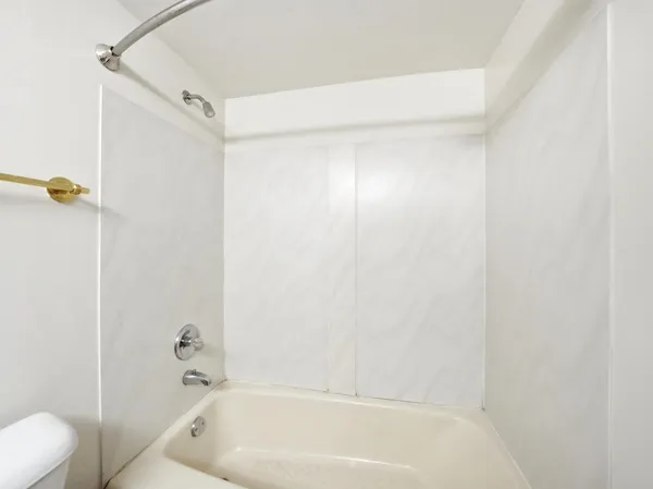 $185,000 | 1402 Woodhollow Drive, Unit 1A, Flossmoor, IL 60422