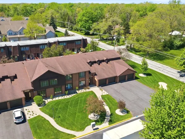 $185,000 | 1402 Woodhollow Drive, Unit 1A, Flossmoor, IL 60422