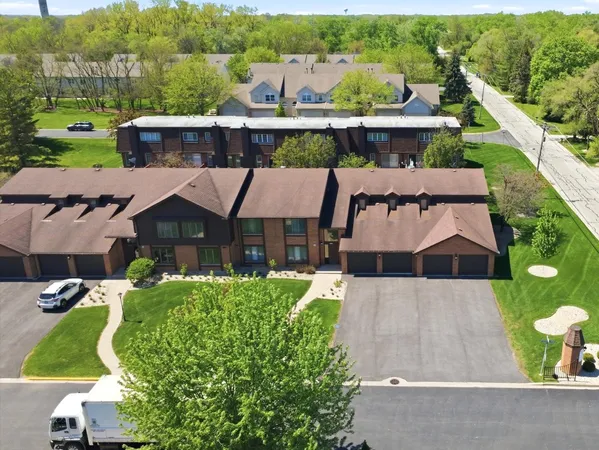 $185,000 | 1402 Woodhollow Drive, Unit 1A, Flossmoor, IL 60422