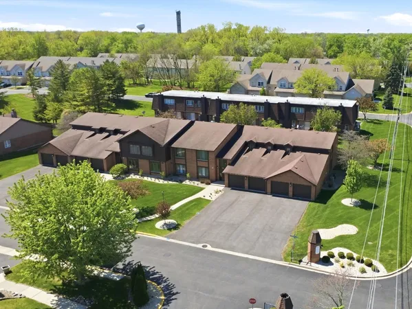 $185,000 | 1402 Woodhollow Drive, Unit 1A, Flossmoor, IL 60422
