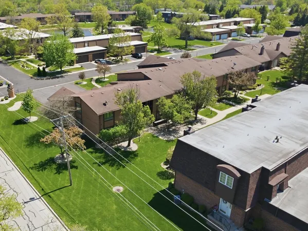 $185,000 | 1402 Woodhollow Drive, Unit 1A, Flossmoor, IL 60422