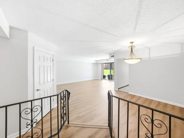 $185,000 | 1402 Woodhollow Drive, Unit 1A, Flossmoor, IL 60422