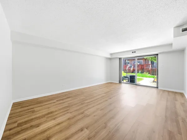 $185,000 | 1402 Woodhollow Drive, Unit 1A, Flossmoor, IL 60422