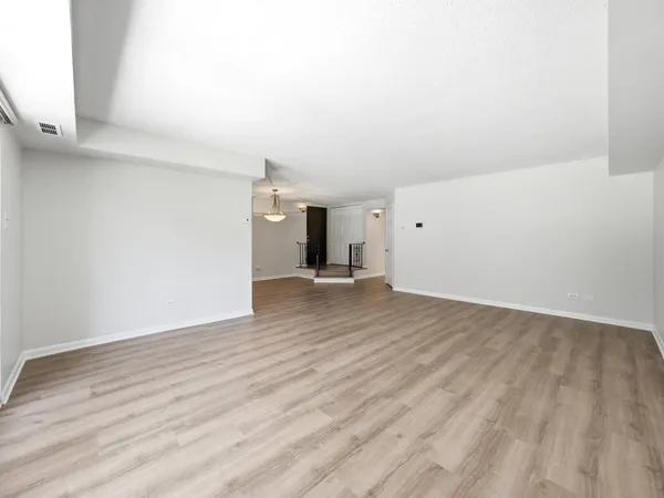 $185,000 | 1402 Woodhollow Drive, Unit 1A, Flossmoor, IL 60422