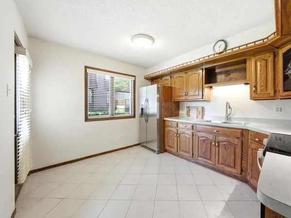 $185,000 | 1402 Woodhollow Drive, Unit 1A, Flossmoor, IL 60422