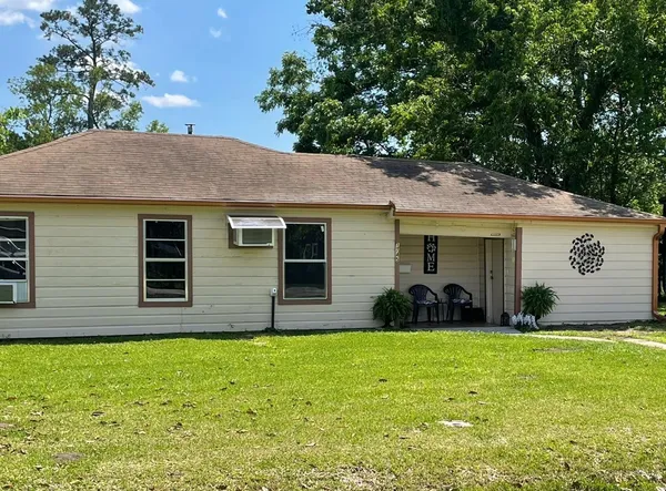 $995 | 1745 Rivercrest Street, Beaumont, TX 77703