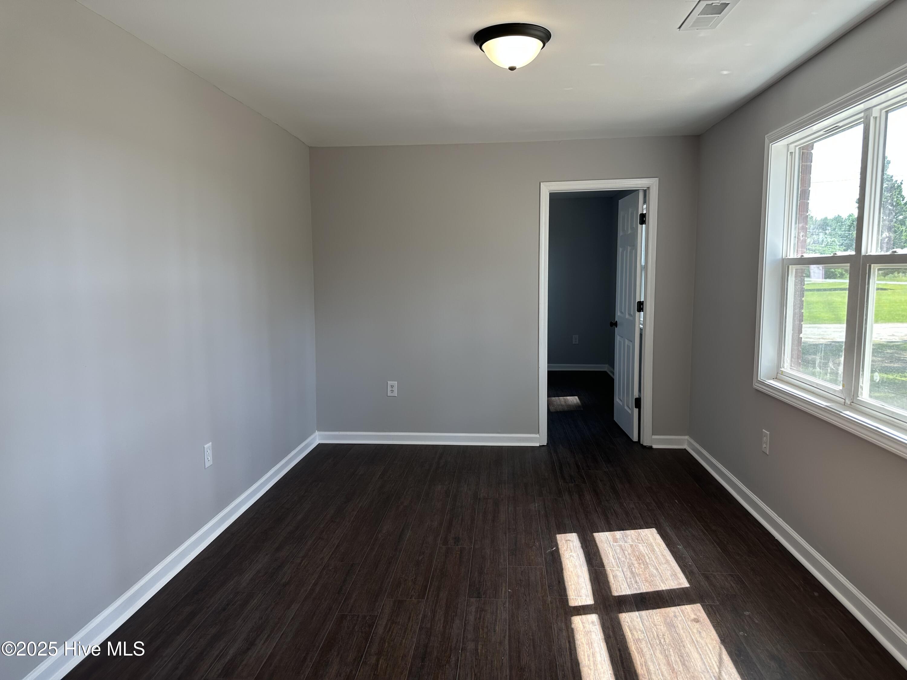 201 Morning Road Windsor, NC 27983 - Photo 3 of 22 Living